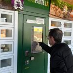 Reportage



  

  
  

      

  

  
    "Il y a l'embarras du choix" : dans l'Eure-et-Loire, un distributeur automatique de produits locaux séduit autant producteurs que clients
          Ce distributeur, ouvert tous les jours et 24h sur 24, a été lancé par deux producteurs en bordure d'une route nationale.