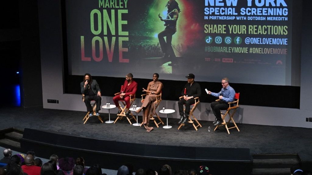 "Bob Marley : One Love" reste en tête du box-office nord-américain
          Le biopic de Reinaldo Marcus Green continue de séduire le public américain pour la seconde semaine consécutive. Derrière les mélodies venues de Jamaïque débarque un film d'animation adapté du manga à l'immense succès, "Demon Slayer".