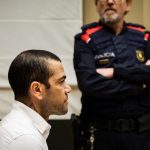 Espagne : l'ancien footballeur du Barça et du PSG Daniel Alves condamné à quatre ans et demi de prison pour viol
          Le Brésilien de 40 ans a été condamné jeudi par le tribunal de Barcelone pour des faits remontant à décembre 2022.