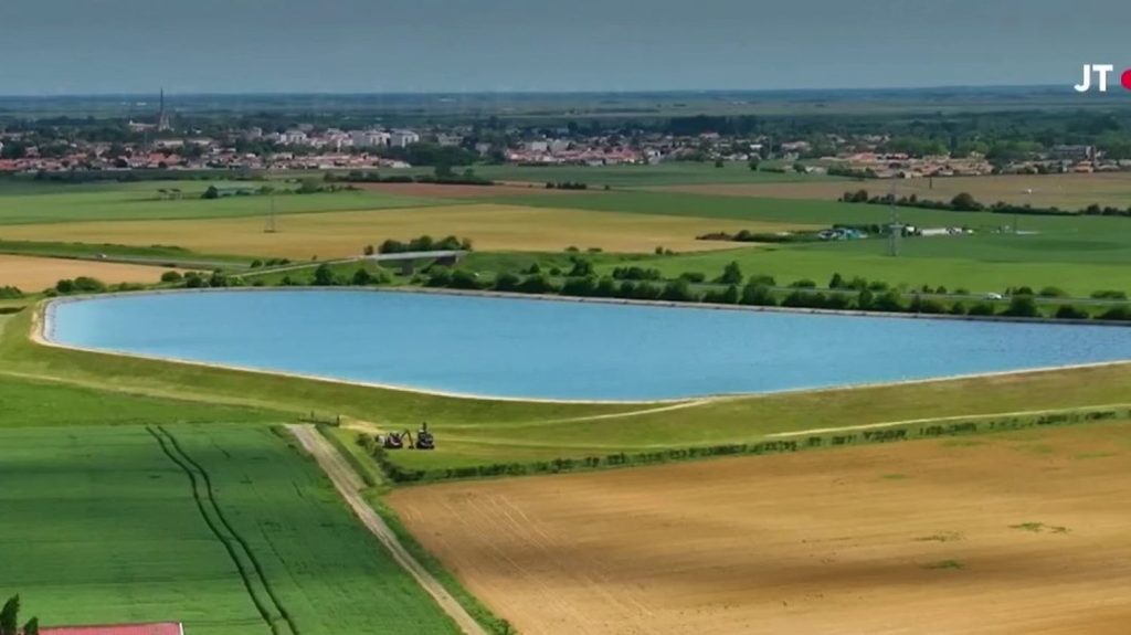 Retenues d'eau agricoles : leur construction bientôt facilitée ?
          Le gouvernement veut faciliter les procédures de construction des réserves d'eau en France. Une revendication des agriculteurs en colère.
