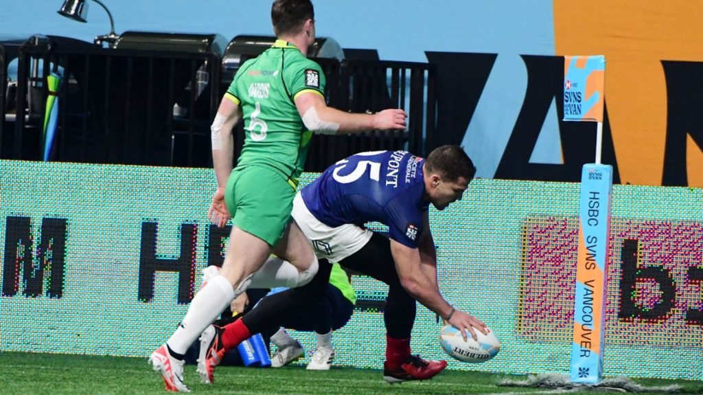 Vidéo



  

  
  

      

  

  
    Rugby à 7 : un essai d'Antoine Dupont envoie la France en demi-finales à Vancouver, les Bleues également qualifiées
          Après son premier essai contre l'Australie en phase de groupes, Antoine Dupont a donné la victoire à l'équipe de France de rugby à 7 en quarts de finale, contre l'Irlande, dans la nuit de samedi à dimanche.