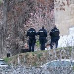 Haute-Corse : un gendarme auteur d'un tir mortel placé en détention provisoire
          La "victime n'était pas armée au moment des faits, malgré la présence d'armes au sein de son domicile", a précisé le procureur de la République de Bastia.