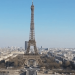 Tour Eiffel fermée : pourquoi le personnel est en grève ?
          Lundi 19 février, les touristes venus visiter la Tour Eiffel ont trouvé porte close à la suite d’un appel à la grève des employés. La grève est reconductible. Quelles sont les motivations des salariés ?