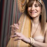Anja Linder, harpiste paraplégique : "Quand je joue, je marche, je vole, je fais tout ce que je veux"
          Tous les jours, une personnalité s'invite dans le monde d'Élodie Suigo. Jeudi 22 février 2024 : la harpiste Anja Linder pour son album "Schubert".