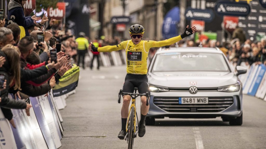 Cyclisme : trois victoires en trois jours pour lancer sa saison, Jonas Vingegaard déjà impitoyable
          Le double vainqueur du Tour de France a remporté les trois étapes en ligne de O Gran Camino, en Espagne, face à une concurrence reléguée très loin.