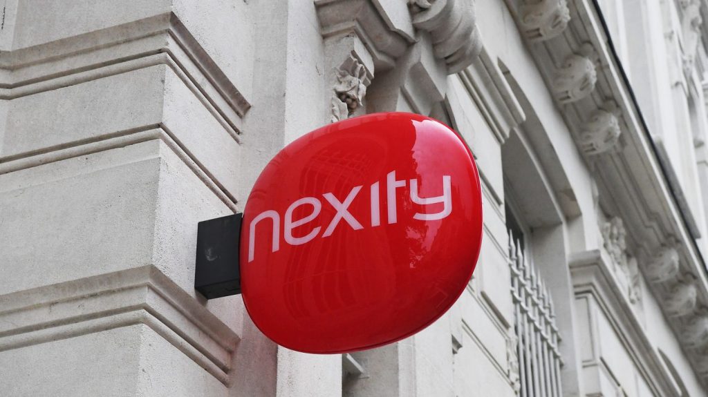 Crise immobilière : le promoteur Nexity annonce un plan social
          Rattrapé par la crise qui touche le secteur, Nexity, un des leaders du marché de la construction neuve, a choisi, mercredi, de réduire la voilure. Un choc pour ses 8 500 employés.