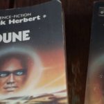 Culture : pourquoi le livre de science-fiction "Dune" est-il devenu culte ?
          Le livre "Dune" de Frank Herbert est devenu culte en raison des thématiques qu'il aborde, comme l'écologie. L'ouvrage qui a révolutionné la science-fiction est adapté au cinéma par Denis Villeneuve. Le second volet sort en salles mercredi 28 février.