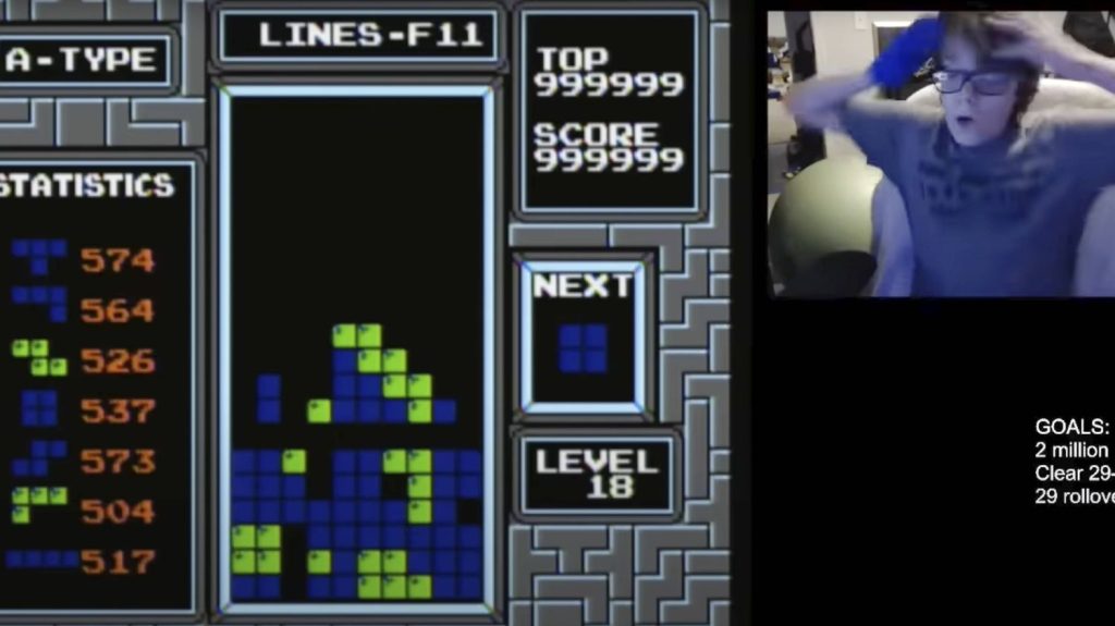 Un adolescent américain devient le premier joueur au monde à venir à bout de "Tetris"
          A 13 ans, Willis Gibson est devenu le premier humain à parvenir au bout de ce grand classique de Nintendo, où le joueur doit emboîter des blocs qui tombent de plus en plus rapidement.