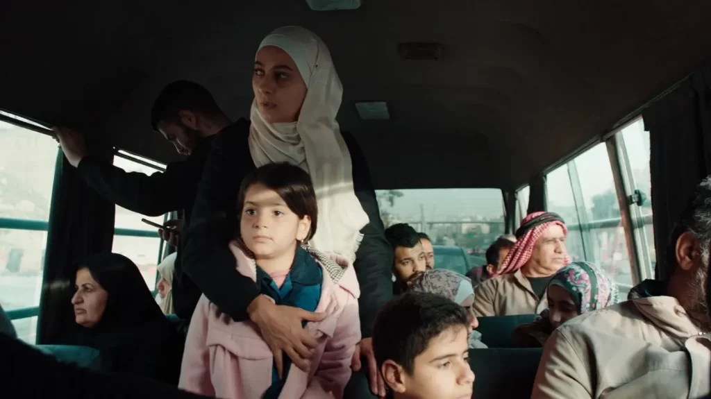 "Inchallah un fils" : Amjad Al Rasheed fait le procès du patriarcat en Jordanie dans un film éblouissant
          Le réalisateur Amjad Al Rasheed signe avec "Inchallah un fils" un premier film de rage et d’espoir, de combat d’une femme dans un monde d’hommes et d’indignation d’un système injuste. Bouleversant.