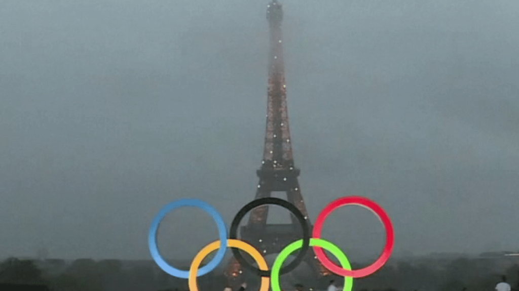 Paris 2024 : les Français, médaille d'or des grincheux ?
          Si tous les Jeux olympiques ont eu leurs polémiques, vu de l'étranger, les critiques des Français au sujet des Jeux de Paris semblent particulièrement virulentes. Bouder les Jeux est-il un sport national ?