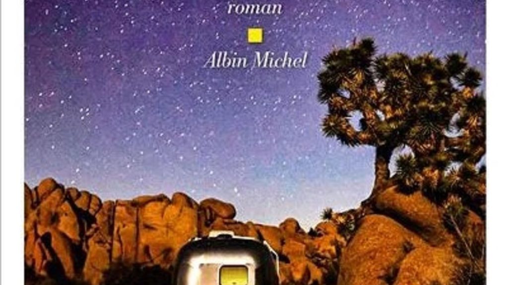 "Somnambule" de Dan Chaon chez Albin Michel
          L'américain Dan Chaon, auteur de "Parmi les disparus", un recueil de nouvelles, et de "Une douce lueur de malveillance", joue cette fois avec les codes du roman noir et de la dystopie, et nous entraîne dans un monde dominé par la violence et la technologie.