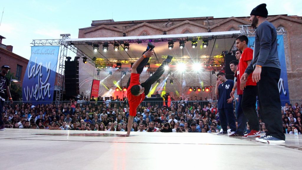Reportage



  

  
  

      

  

  
    "Ça va tuer l'essence même du hip-hop" : le projet de professionnaliser l'enseignement de toutes les danses fait débat
          Une proposition de loi est examinée, mercredi, à l'Assemblée nationale visant à étendre l'exigence d'un diplôme d'État à l'enseignement de toutes les danses.