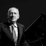 Le pianiste virtuose italien Maurizio Pollini est mort à 82 ans
          L'artiste avait annulé des concerts ces dernières années en raison d'une santé fragile.