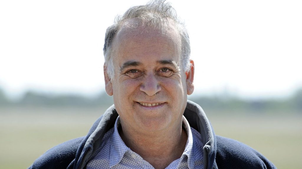 Sylvain Augier, ancien animateur de "Faut pas rêver" et "La Carte aux trésors" sur France 3, est mort à l'âge de 68 ans
          L'ex-journaliste de France Télévisions avait animé plusieurs émissions sur le service public dans les années 1990 et 2000.