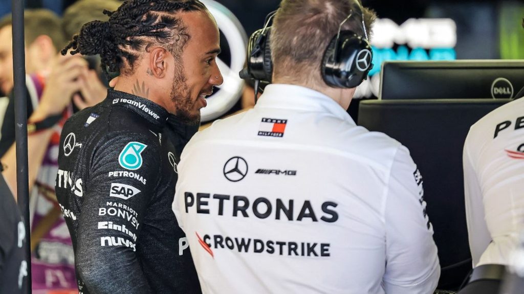 F1 : entre secrets industriels et favoritisme, ce que le départ annoncé de Lewis Hamilton pour Ferrari peut changer à sa saison 2024
          Le septuple champion du monde Lewis Hamilton entame sa dernière saison avec Mercedes avant de rejoindre Ferrari en 2025.