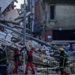 Vidéo



  

  
  

      

  

  
    Immeuble effondré à Toulouse : des recherches en cours dans un bâtiment déjà évacué
          Une cinquantaine de sapeurs-pompiers sont sur place, accompagnés d'équipes cynophiles, pour s'assurer qu'aucune victime n'est piégée dans les décombres d'un bâtiment, qui avait été préalablement vidé de ses occupants.