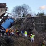 Gard : l'effondrement spectaculaire d'un pont à Chamborigaud interroge
          Un pont s'est effondré, emportant avec lui un poids lourd et son chauffeur, dans l'après-midi du lundi 18 mars. Depuis 2021, Chamborigaud, petite commune du Gard, a déjà connu deux incidents similaires.