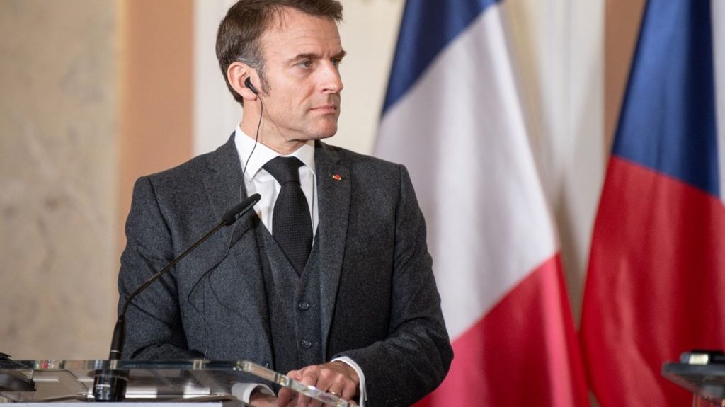 Emmanuel Macron lancera les commémorations du Débarquement le 16 avril dans le Vercors
          L'année "2024 fera mémoire de la renaissance de notre nation", a déclaré le président de la République, mercredi, dans une vidéo.