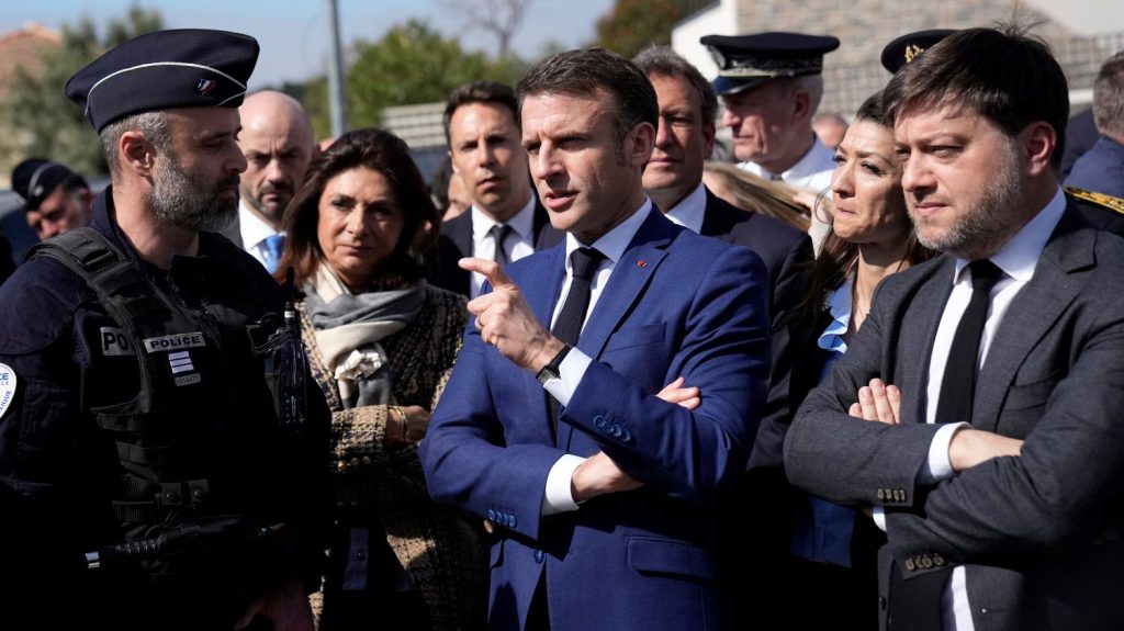 L'opération "place nette" à Marseille "est utile et d'une envergure jamais connue", salue le maire de la ville Benoît Payan
          Emmanuel Macron a effectué une visite surprise mardi à Marseille, pour le lancement de la première d'une dizaine d'opérations "Place nette XXL" dans toute la France.