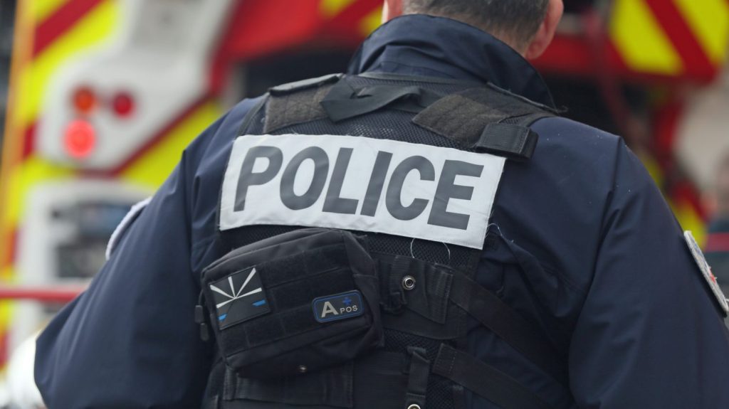 Isère : une enquête pour "assassinat" ouverte après la mort d'un homme, tué par balle à Échirolles
          La victime a été touchée par au moins deux balles, mardi soir. Les suspects sont en fuite.