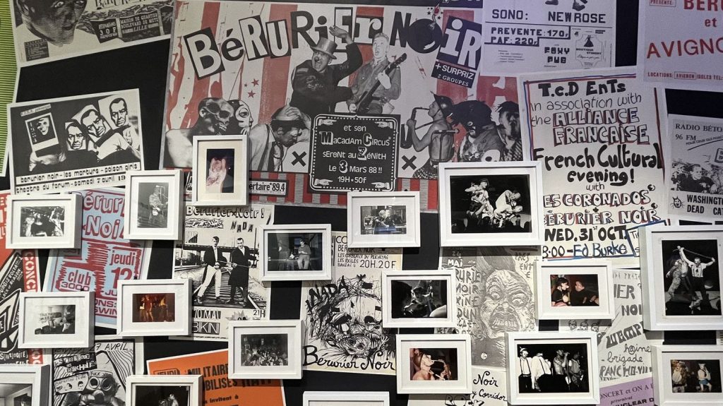 Archives du groupe punk Bérurier Noir à la BnF : focus sur quelques détails passionnants repérés à l’exposition
          Courte, mais riche, l'exposition d'une partie des archives de Fanxoa et mastO de Bérurier Noir, à voir à la BnF jusqu'au 28 avril, fourmille de détails. En voici quelques-uns, augmentés de commentaires des intéressés et de la co-curatrice avec qui nous avons parcouru l'expo.