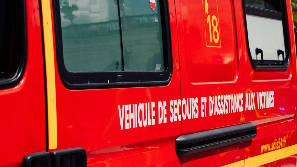 Aveyron : un homme décède après une agression à l'arme blanche dans un supermarché
          L'agresseur a été interpellé à proximité du supermarché, selon France 3 Occitanie. La femme et le fils de la victime ont été hospitalisés.