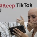 Pour les influenceurs, une interdiction de TikTok aux Etats-Unis ferait "du mal à beaucoup de gens"
          Le projet de loi visant à interdire TikTok sur le sol américain a été adopté mercredi 13 mars par la Chambre des représentants aux États-Unis. Une décision qui inquiète les utilisateurs du réseau social chinois.