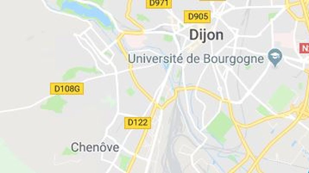 Collégien interpellé près de Dijon : le maire de Chenôve salue "le courage et le grand sang-froid des personnels de l'établissement"
          Un élève d'un collège de la banlieue de Dijon (Côte-d'Or) a été interpellé, vendredi, après avoir menacé avec un couteau la principale de son établissement.