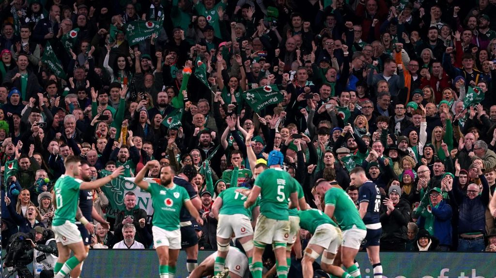 Irlande-Ecosse : le XV du Trèfle sacré... Revivez le match du Tournoi des six nations
          Face à une Ecosse en difficulté et mise sous pression pendant 80 minutes, l'Irlande s'est logiquement imposée à domicile (17-13) et remporte l'édition 2024 du Tournoi des six nations.