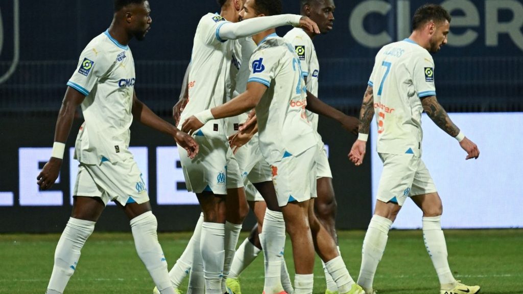 Ligue 1 : en démonstration à Clermont, l'OM se rapproche des places européennes
          Large vainqueur en Auvergne (5-1), samedi lors de la 24e journée, l'Olympique de Marseille est provisoirement sixième de Ligue 1.