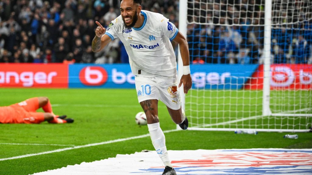 Ligue 1 : contre Nantes, l'OM poursuit sa série victorieuse et se rapproche de la Ligue des champions
          Grâce à un nouveau doublé de Pierre-Emerick Aubameyang, Marseille a signé un troisième succès de rang en Ligue 1, dimanche au Vélodrome.