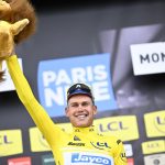 Vidéo



  

  
  

      

  

  
    Paris-Nice 2024 : la victoire pour Santiago Buitrago, le maillot jaune pour Luke Plapp... Le résumé de la 4e étape
          Le coureur de la Bahraïn-Victorious s'est imposé lors de la quatrième étape de Paris-Nice, après une échapée de près de 30 km en duo avec l'Australien Luke Plapp.
