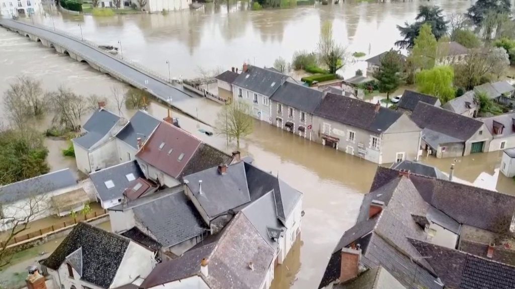 Vidéo



  

  
  

      

  

  
    Inondations : le pic de la crue attendu dans la journée en Indre-et-Loire
          L'Indre-et-Loire est toujours en vigilance rouge. Le pic de la crue devrait être atteint dans la journée.