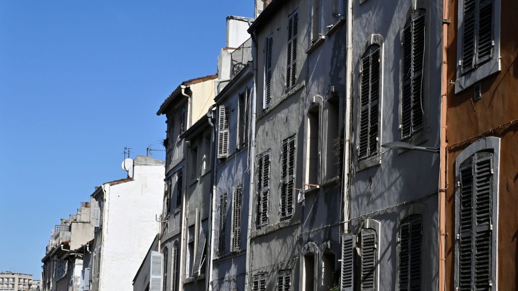 Effondrement d'immeubles rue d'Aubagne à Marseille : le parquet demande un procès pour homicides et blessures involontaires
          Deux immeubles s'étaient effondrés en novembre 2018, provoquant la mort de huit personnes dans le quartier de Noailles.