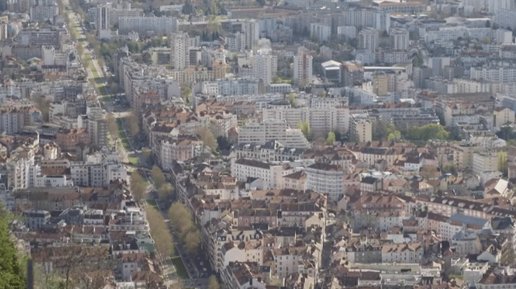 Isère : un homme activement recherché pour viols dans l’agglomération de Grenoble
          À Grenoble, la police est à la recherche d'un homme d'une vingtaine d'années soupçonné de plusieurs viols et agressions depuis le début du mois de janvier, dans la ville et ses environs.
