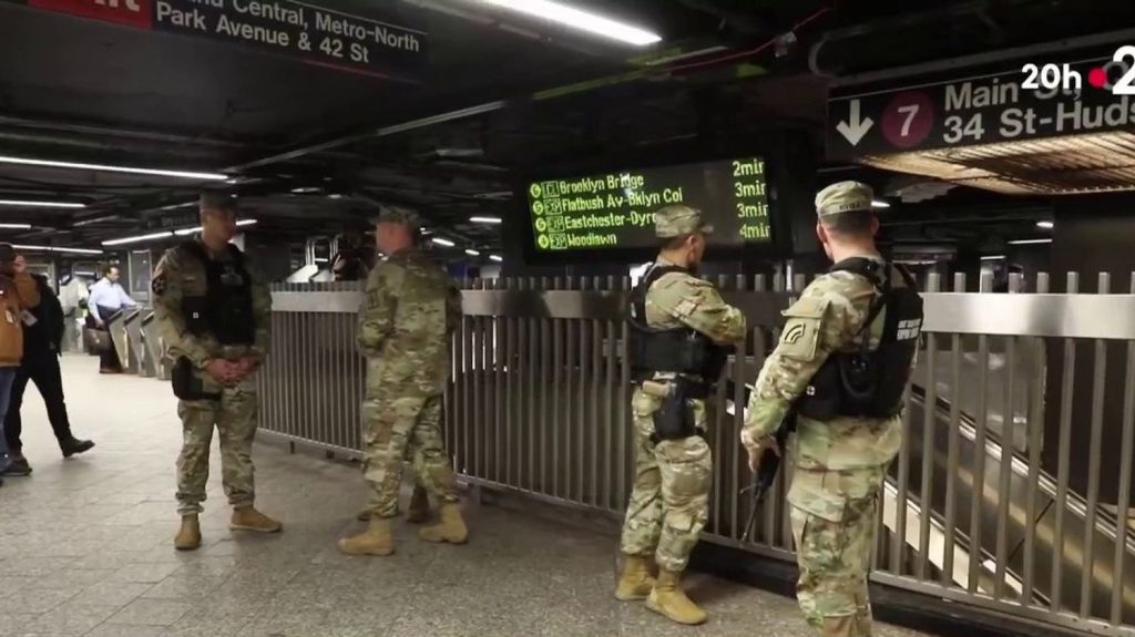 New York : des militaires déployés dans le métro pour renforcer la sécurité
          Face à la hausse des agressions, l’État de New York (États-Unis) a décidé de faire appel à des officiers pour épauler les forces de l’ordre dans le métro.