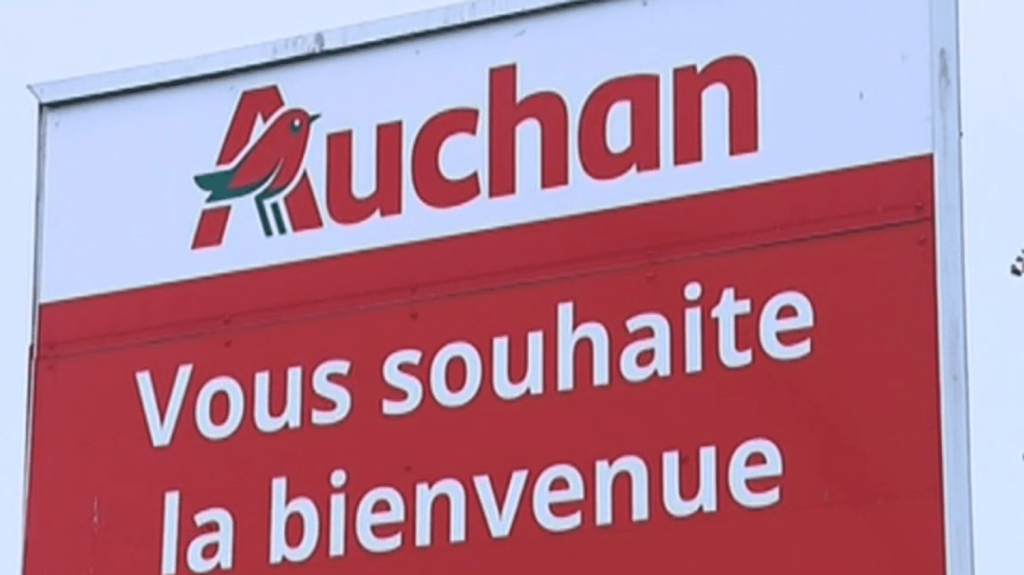 Grande distribution : les salariés du groupe Auchan appelés à manifester
          Les quatre syndicats du groupe Auchan ont appelé les salariés du distributeur à manifester, vendredi 22 mars. Une initiative qui a lieu après l'échec des discussions sur l'augmentation de leur rémunération.