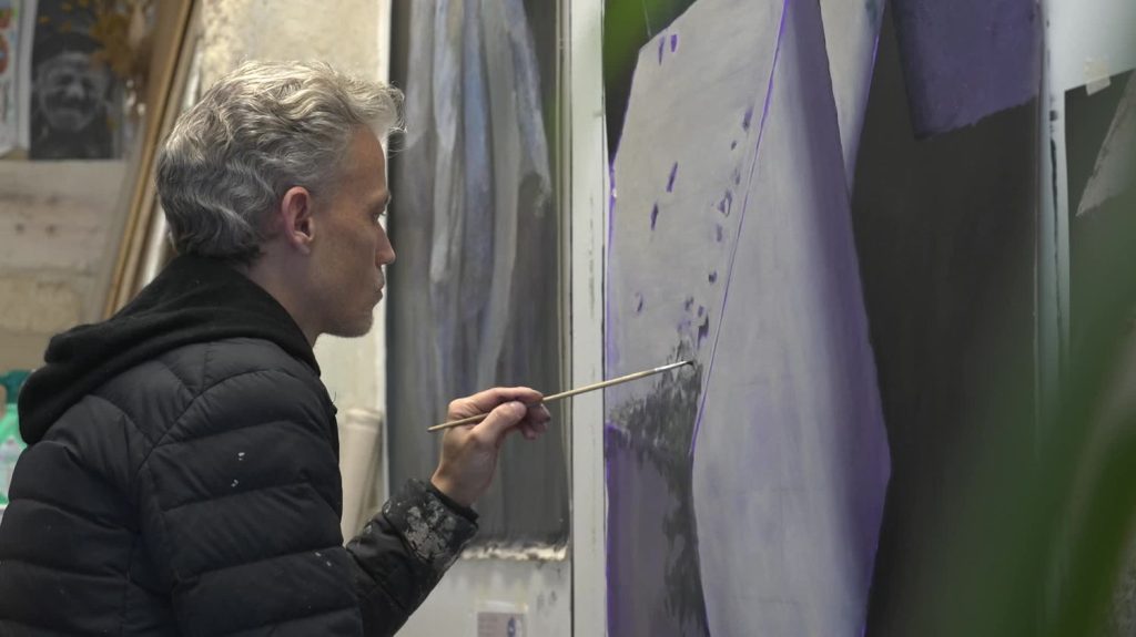 Des pochoirs à la peinture à l’huile, le street artiste Ose poursuit sa libération artistique
          Olivier Secretan, dit Ose, s’est pris de passion, il y a 15 ans, pour le pochoir. Avec cette technique, il a signé d’émouvants portraits. Aujourd’hui, il se lance un nouveau défi avec la peinture à l’huile.