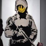 Quatre personnes arrêtées en Espagne pour trafic de fausses œuvres de Banksy
          Au moins 25 œuvres peintes à la bombe sur du carton ont été vendues dans plusieurs pays d'Europe et aux États-Unis.
