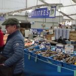 Ostréiculture : les ventes d’huîtres sont en chute libre
          Les ostréiculteurs sont très inquiets. Ils sont victimes de la méfiance des consommateurs après les intoxications au moment des fêtes de fin d'année. Les Français n'achètent plus d'huîtres, y compris celles d'Oléron qui pourtant n'ont pas été concernées.