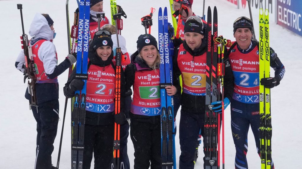 Biathlon : les Bleus s'imposent sur le relais mixte d'Oslo
          L'équipe de France, menée par le quatuor Julia Simon, Sophie Chauveau, Fabien Claude et Quentin Fillon Maillet, a remporté, dimanche, le relais mixte de l'étape de Coupe du monde d'Oslo.