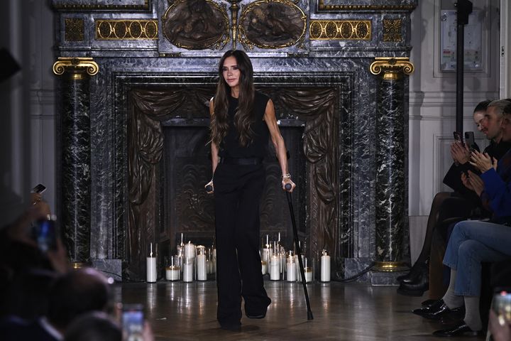 Victoria Bekham à son défilé à la Fashion Week parisienne (1er mars 2024) (JULIEN DE ROSA / AFP)