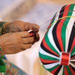 Aux Emirats, des femmes perpétuent l'art du Talli, une broderie traditionnelle menacée de disparition
          Inscrit sur la liste du patrimoine culturel immatériel de l'Unesco en 2022, le talli est pratiqué dans plusieurs des émirats qui forment le pays mais son origine est difficile à déterminer, selon Mohammed Hassan Abdelhafez de l'Institut du patrimoine de Charjah.