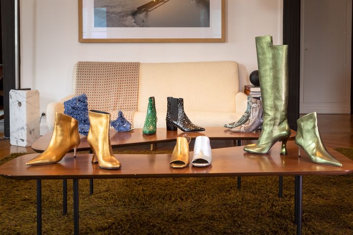Collection automne-hiver 2024-25 des souliers de luxe Cazabat présentés en mars 2024, à Paris. (LAURENT JULLIAND / CONTEXTES)