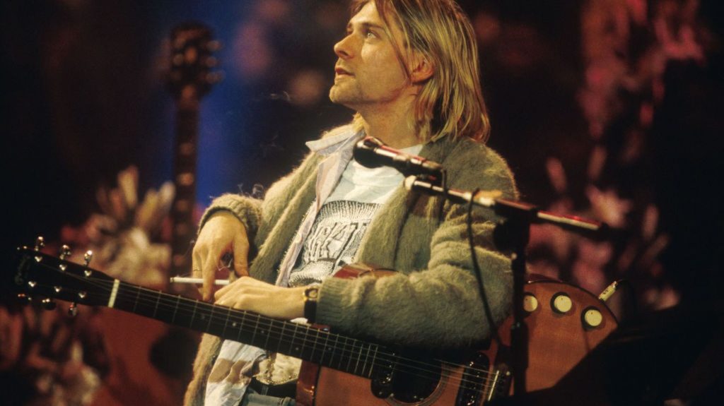 Expliquez-nous le grunge
          C'était il y a 30 ans tout juste, le 5 avril 1994, Kurt Cobain, le chanteur du groupe Nirvana, se suicidait chez lui à Seattle, à l'âge de 27 ans. Son groupe, qui ne lui survivra pas, est celui qui représente le plus le mouvement "grunge".