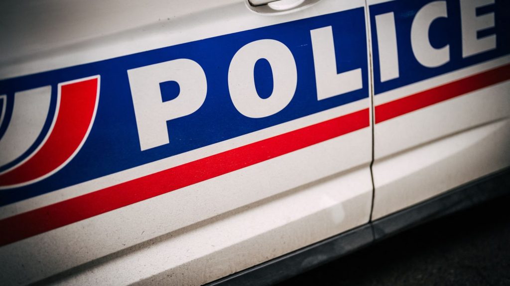 Meurthe-et-Moselle : un homme de 76 ans placé en détention provisoire pour des viols sur une petite fille de dix ans 
          L'homme a été surpris dans le foyer pour personnes âgées où il réside avec la petite fille cachée sous la couette. Il s'agit d'un proche de la famille.