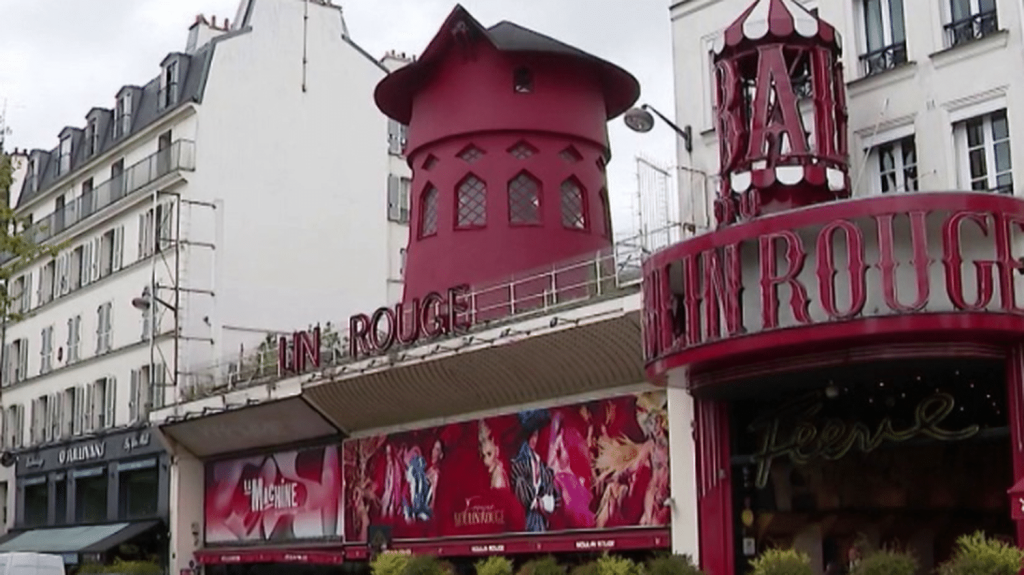 Moulin Rouge : les ailes du célèbre cabaret parisien sont tombées
          Les ailes du Moulin Rouge sont tombées, dans la nuit du mercredi 24 au jeudi 25 avril, sans faire de blessé. L'occasion pour le 20 Heures de revenir sur l'histoire du célèbre cabaret parisien.