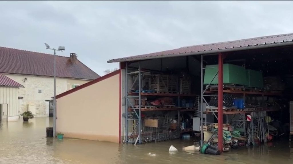 Inondations dans l'Yonne : trois jours d'alerte rouge pour le département
          Dans l'Yonne, les crues se poursuivent, mercredi 3 avril. Habitants et entrepreneurs constatent les dégâts après les inondations.
