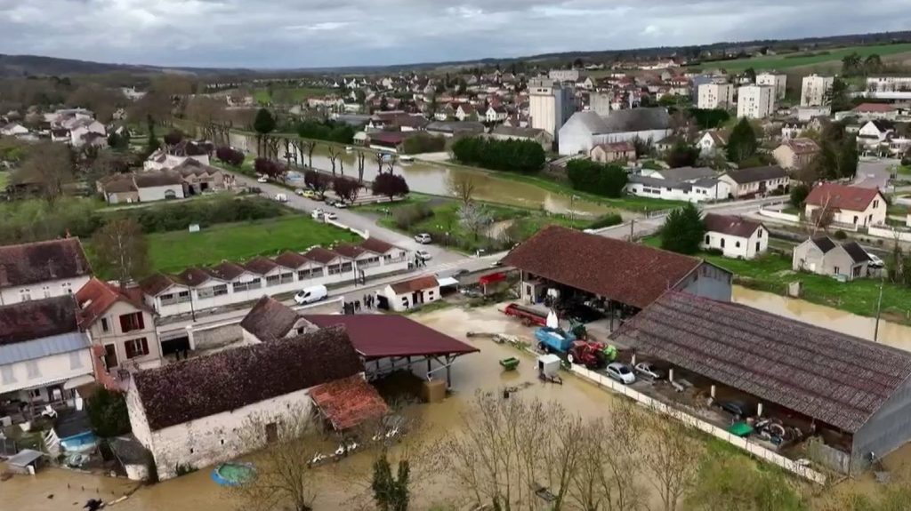 Inondations en Bourgogne : plusieurs communes de l'Yonne sont touchées
          En Bourgogne, le département de l'Yonne a connu d'importantes crues, mardi 2 avril. Les habitants ont été surpris par la montée rapide des eaux.