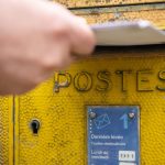 Dans dix ans, "la première activité des facteurs" de La Poste sera la livraison de repas
          La baisse considérable du courrier depuis dix ans a provoqué un trou de plus de 6 milliards d'euros dans le chiffre d'affaires de La Poste.